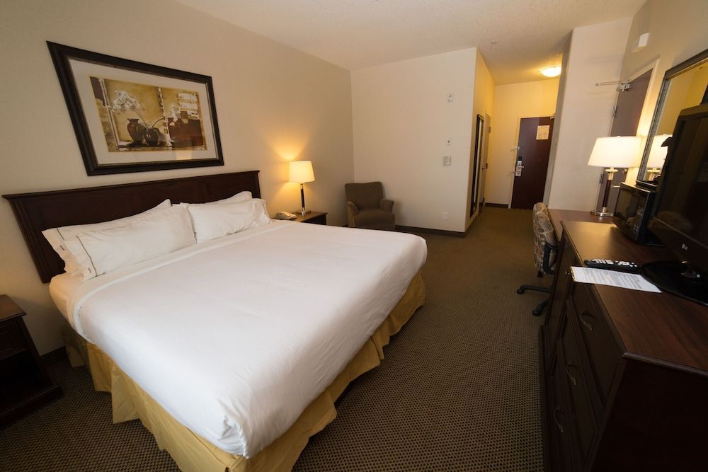 Holiday Inn Express & Suites WHITECOURT SOUTHEAST by IHG 2