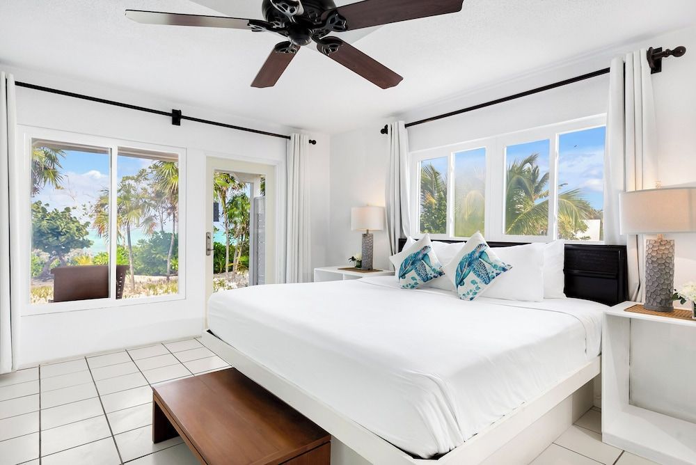 Pelican Beach Hotel 2