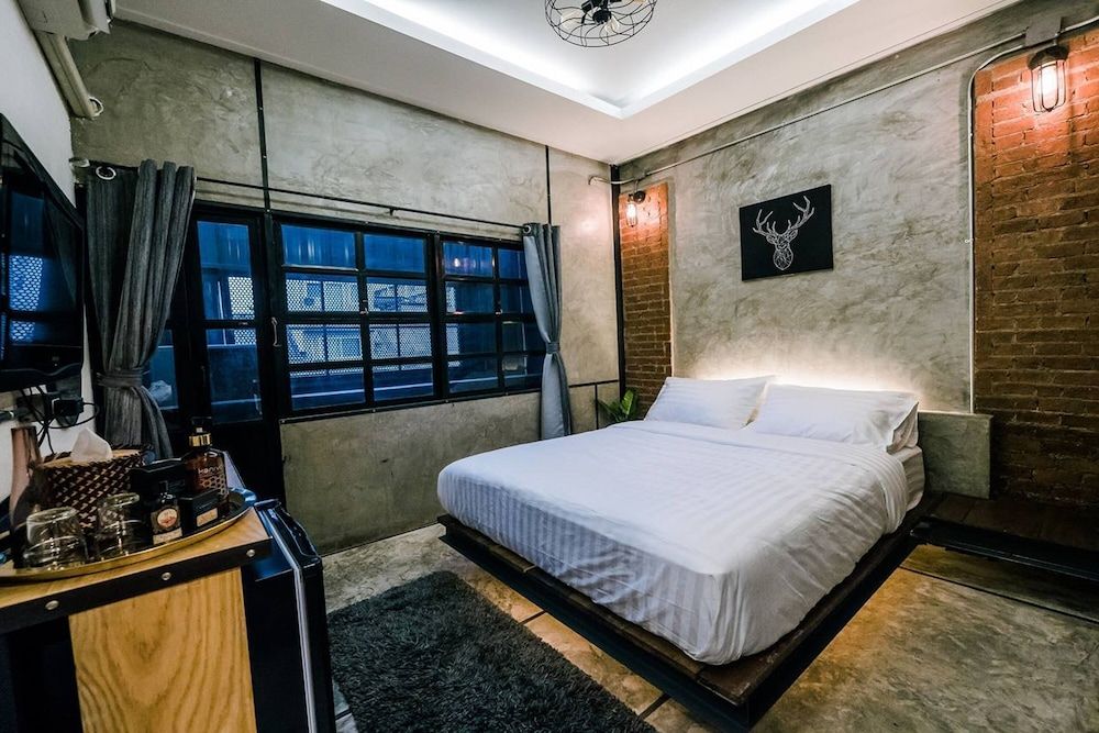 Zeds Hostel Bangkok 1