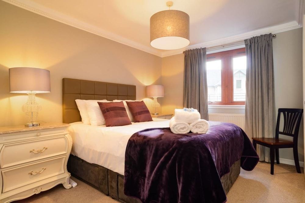 JOIVY Gorgeous Stockbridge Apt With Underground Parking 1
