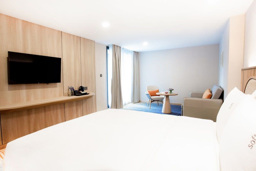 Holiday Inn Express & Suites BANGKOK CENTRAL PIER by IHG 2