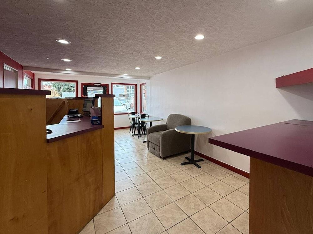 Econo Lodge Galax 2