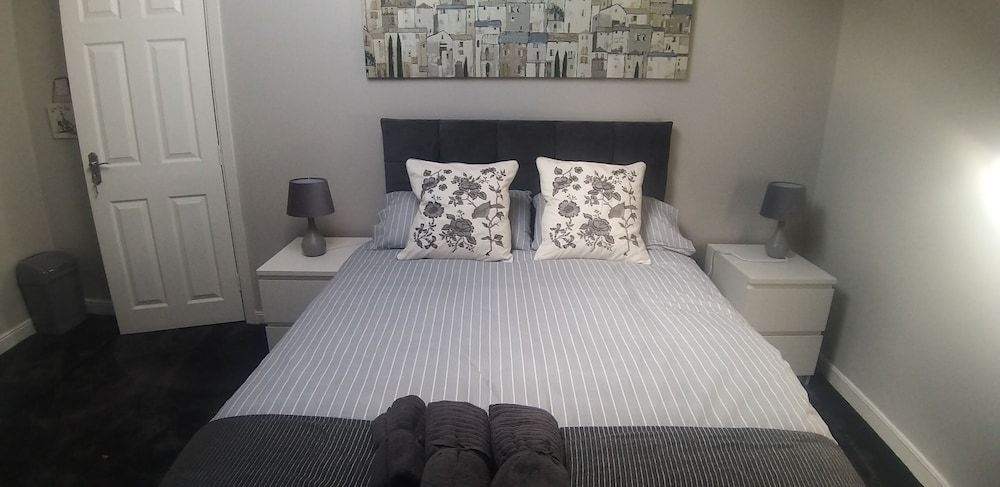 St. James Street Townhouse Belfast 2