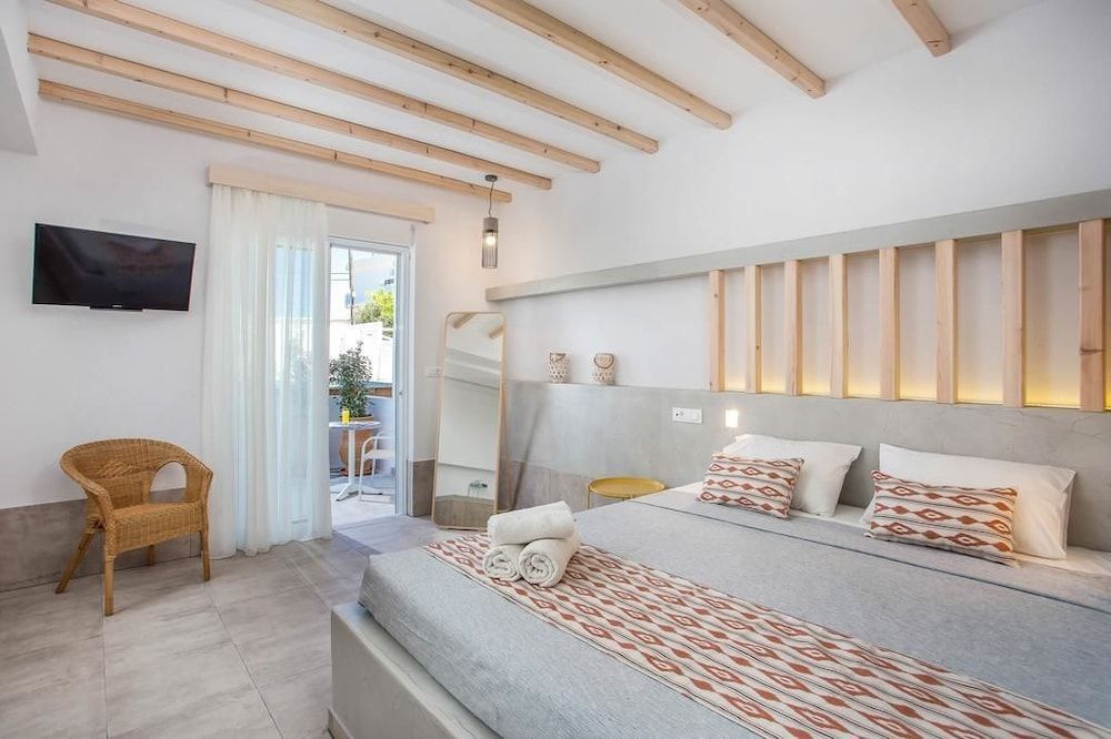 Alexander Studios & Suites - Adults Only 2