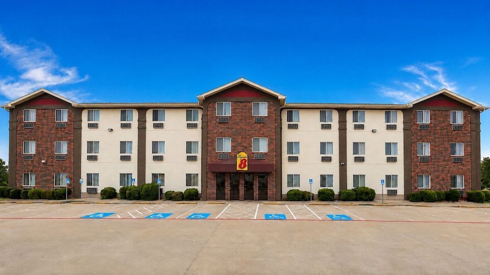Super 8 by Wyndham Irving DFW Airport/South 1
