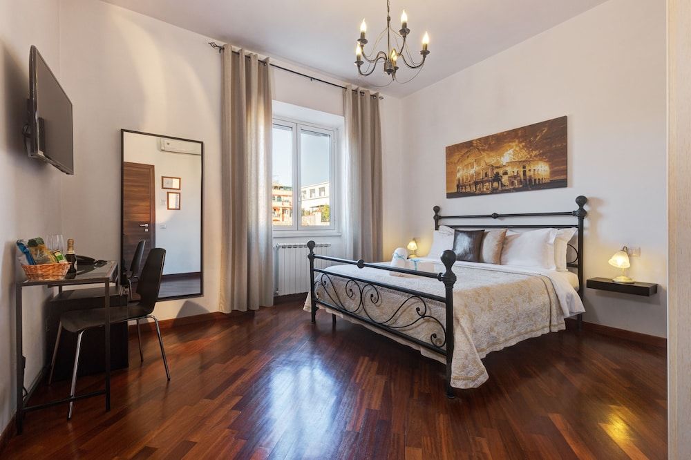 Little Rhome Suites 1