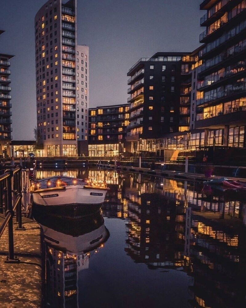 Deluxe Apt - Beautiful River View, Balcony &Free Secure Parking 1
