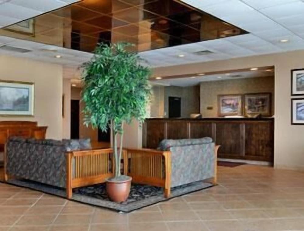 Ramada by Wyndham Watertown Thousand 1