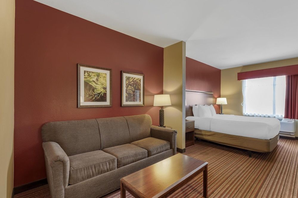 Best Western Plus Hudson Hotel & Suites 1