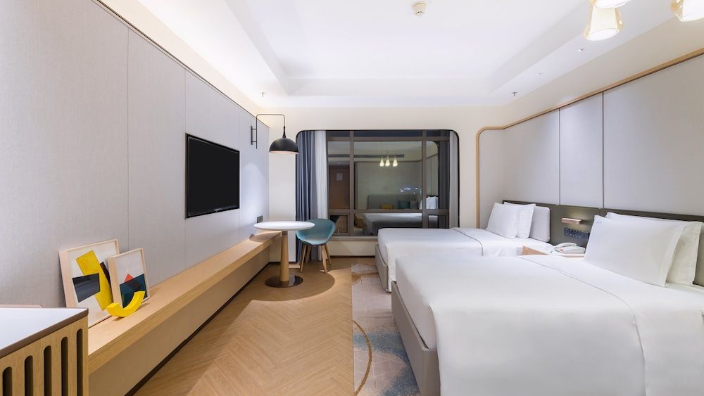 Holiday Inn Chongqing Guanyinqiao by IHG 2
