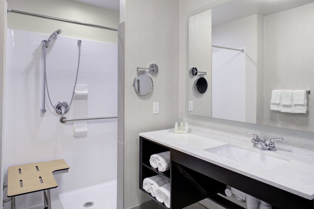 Holiday Inn WINDSOR - WINE COUNTRY by IHG 2