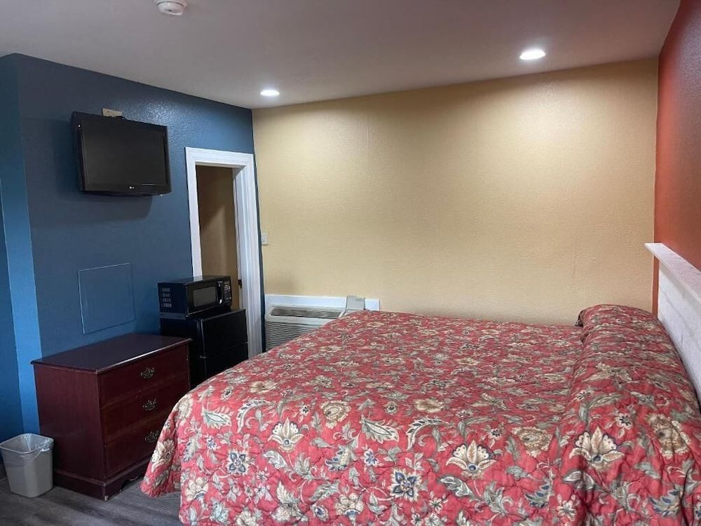 Kenwood Court Motel 1