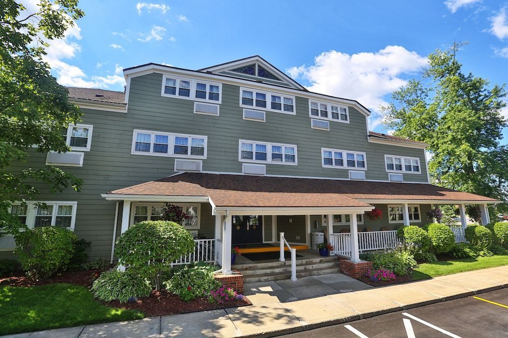 Ivy Court Inn and Suites 1