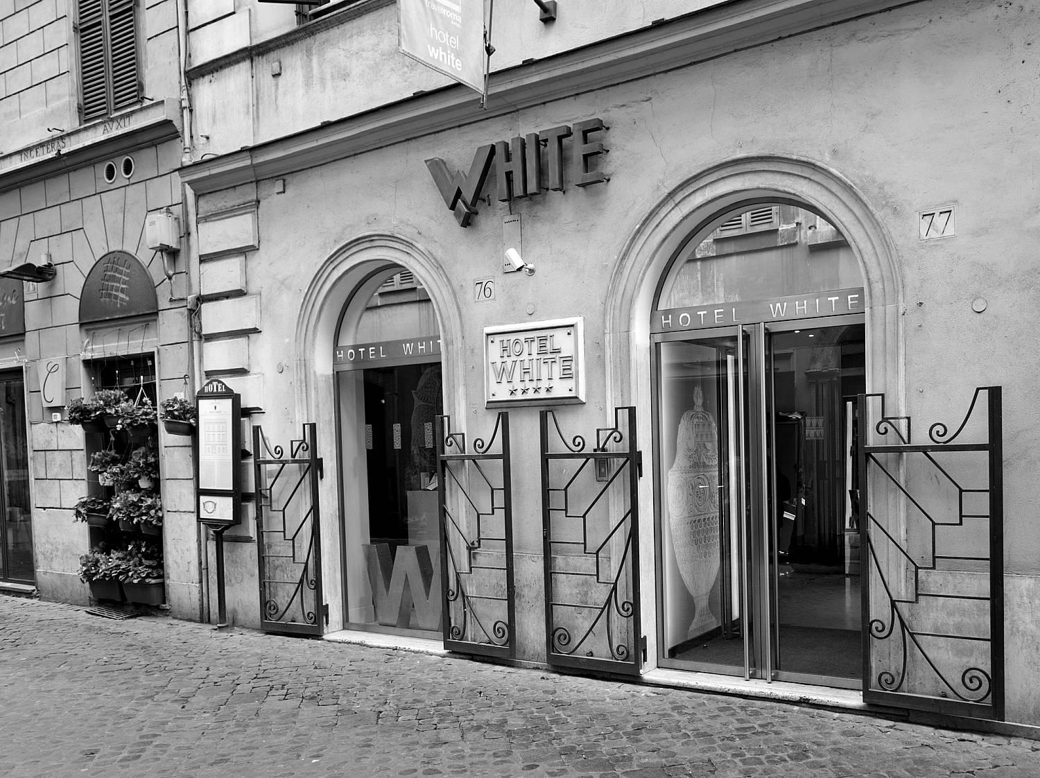 Hotel White 1