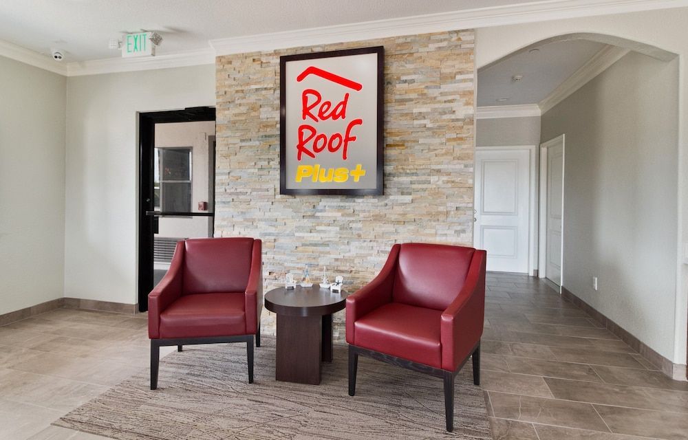 Red Roof Inn PLUS + Galveston - Beachfront 2