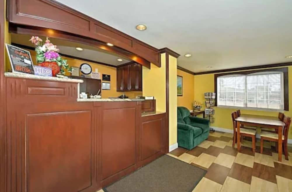 Americas Deluxe Inn- Marysville 2
