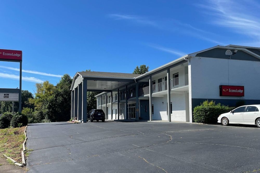 Econo Lodge Forest City 1