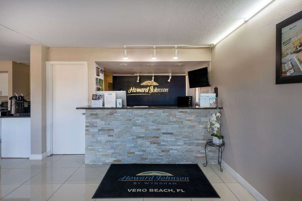 Howard Johnson by Wyndham Vero Beach/I-95 2