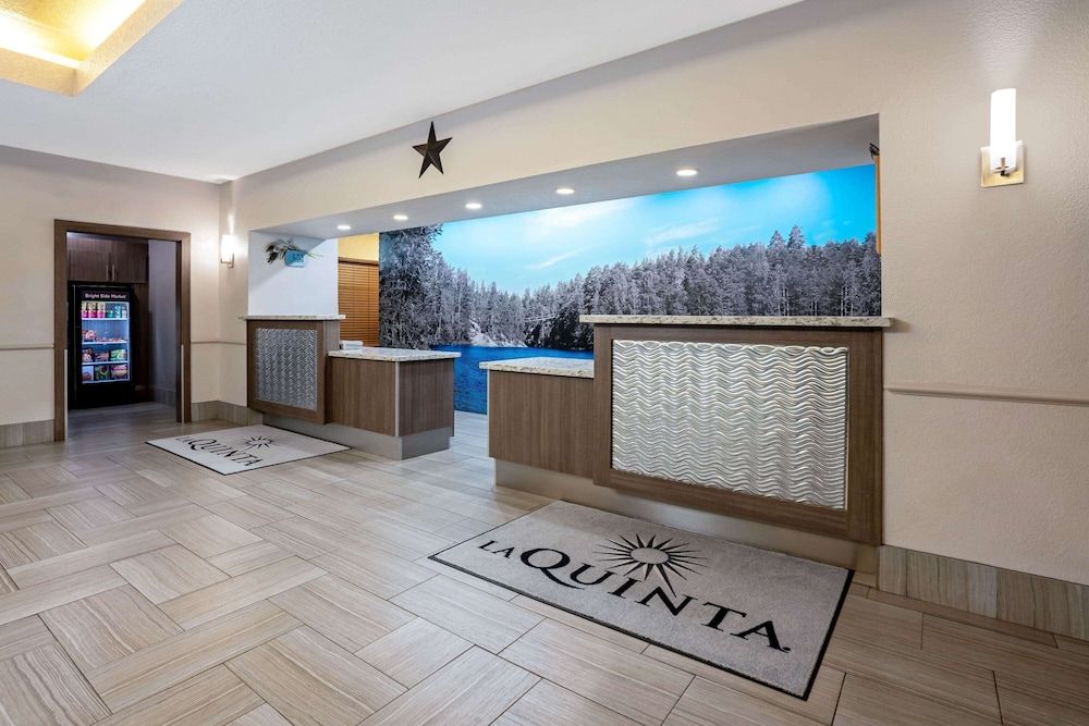 La Quinta by Wyndham Conroe 1