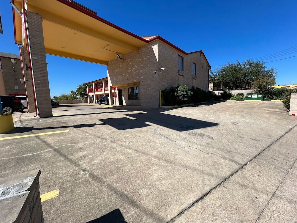 Executive Inn & Suites Near Lackland AFB 1