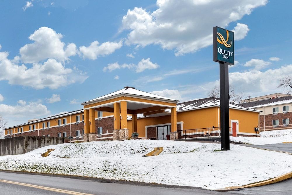 Quality Inn Coraopolis - Pittsburgh Airport 1