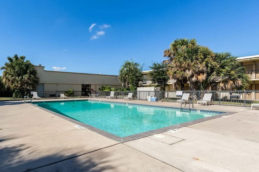 Eco Inn Suites by Hotel O Baytown 1