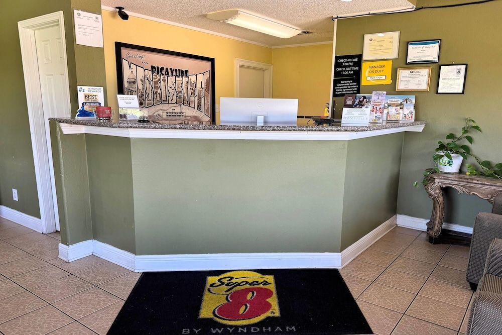 Super 8 by Wyndham Picayune 1