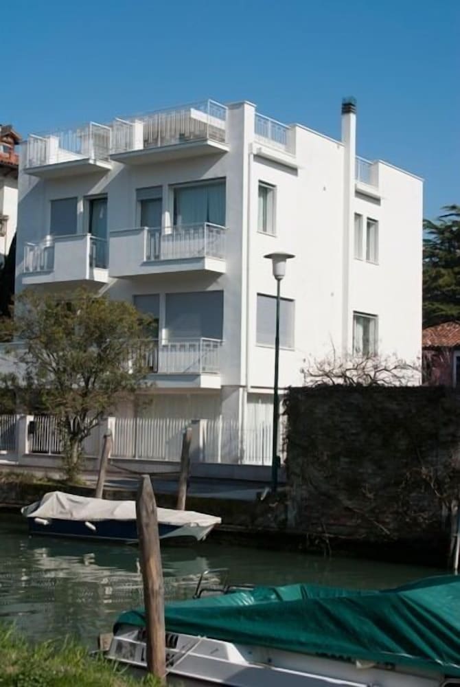 Villa Venice Movie 1