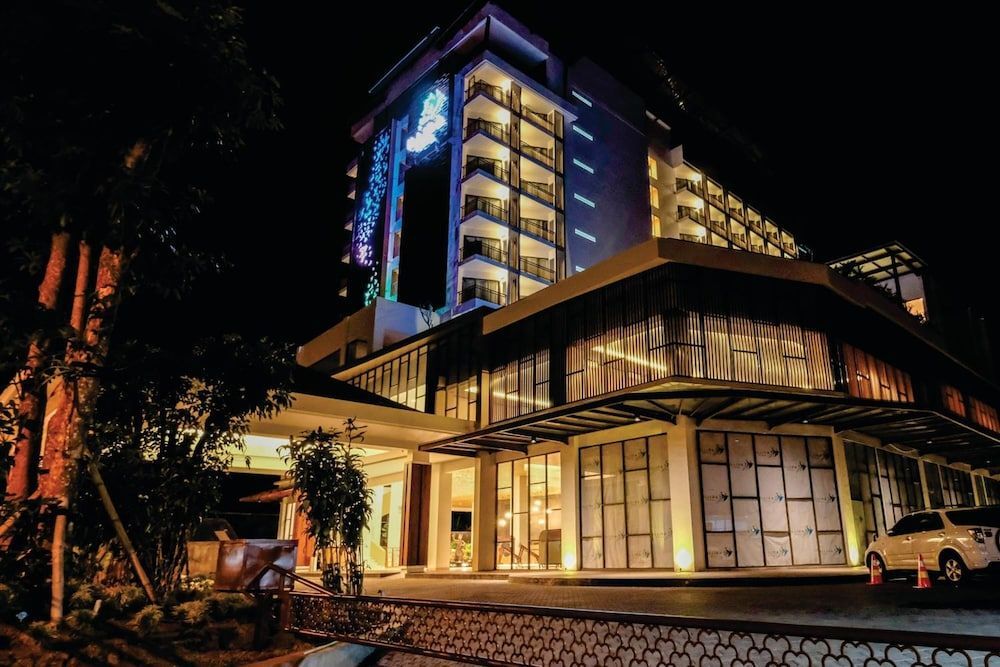 ILLIRA Hotel Banyuwangi 1