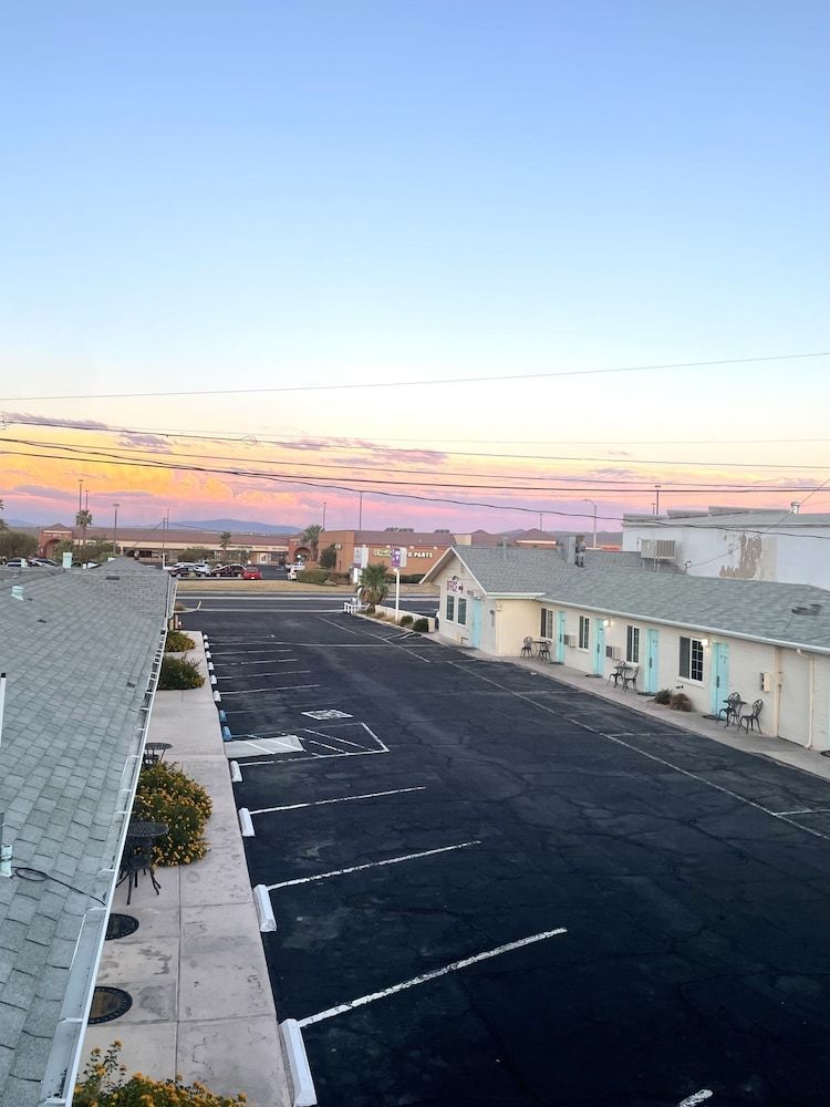 Howard Johnson by Wyndham Ridgecrest, CA 1