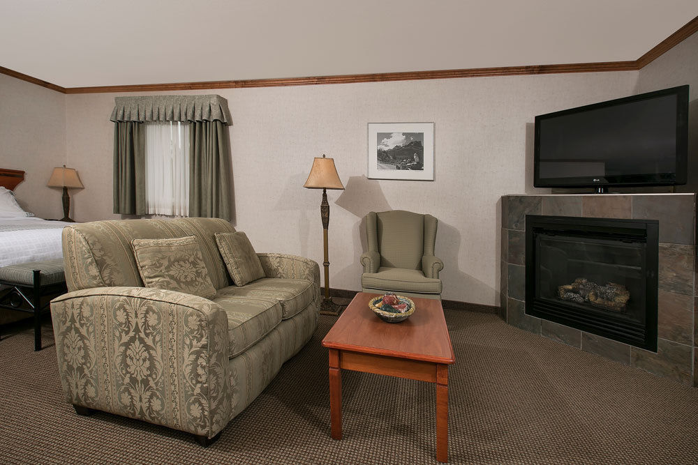 MOUNT ROBSON INN 2
