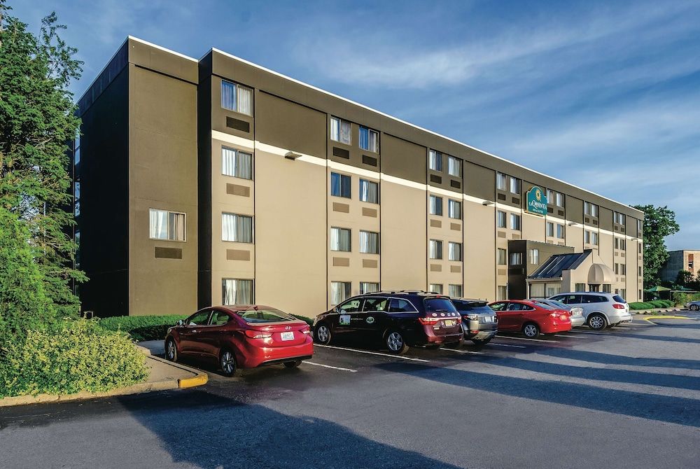 La Quinta by Wyndham Warwick Providence Airport 1