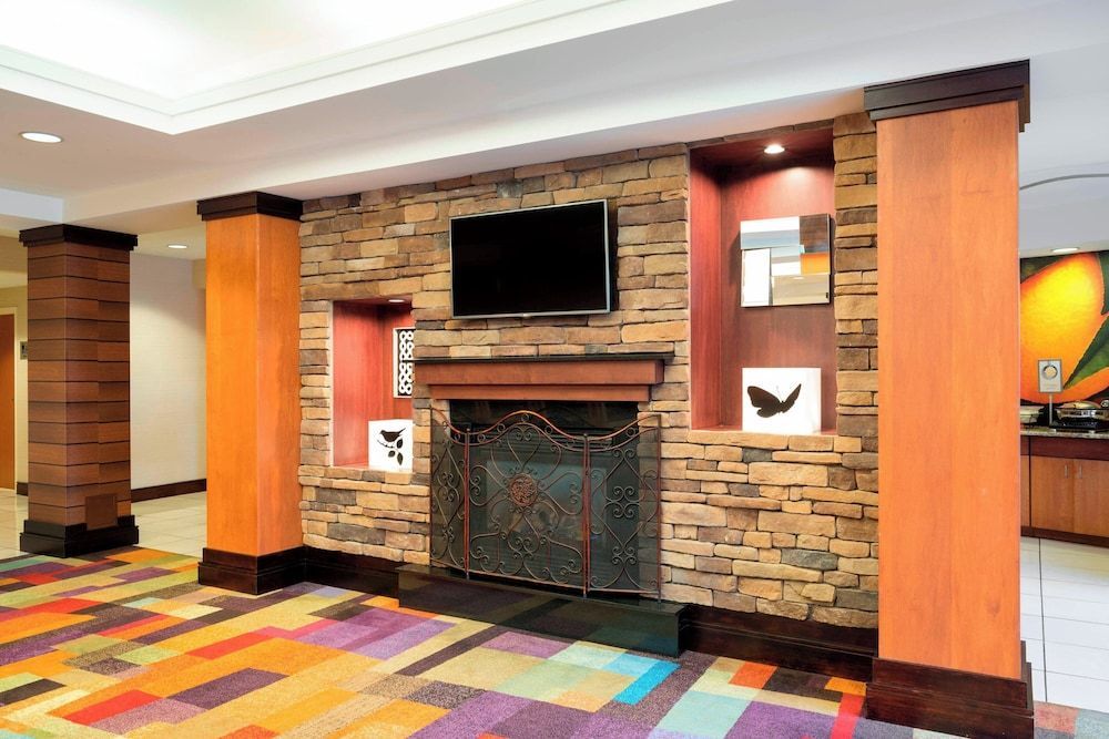 Fairfield Inn & Suites by Marriott State College 2