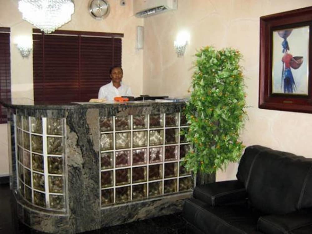 Hymax Grace Hotel and Suites 2