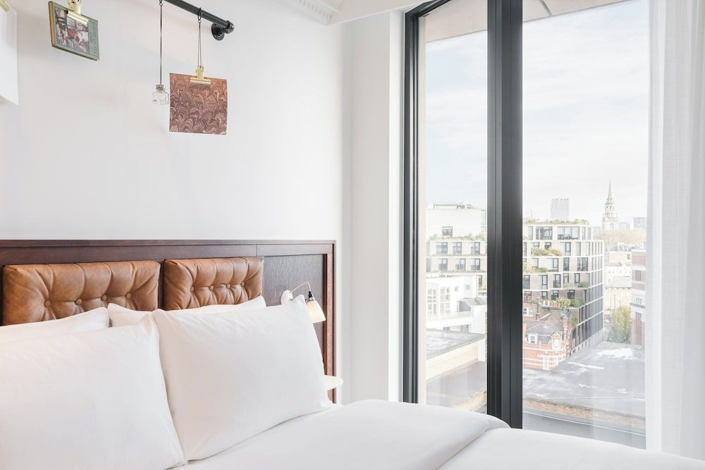 Ruby Stella Hotel London by IHG 2