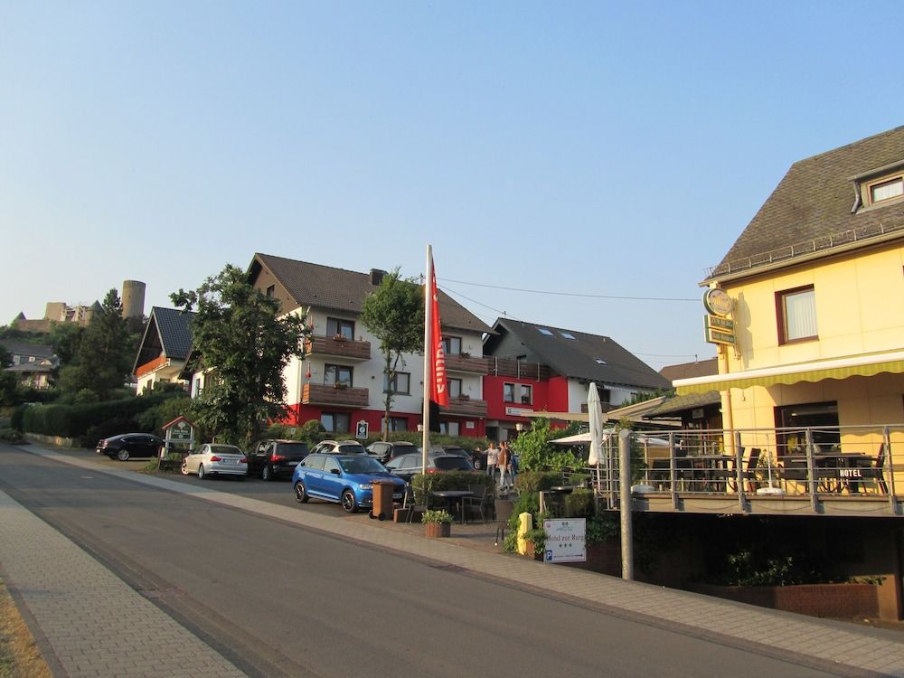 Hotel zur Burg Nürburg Large car park 1