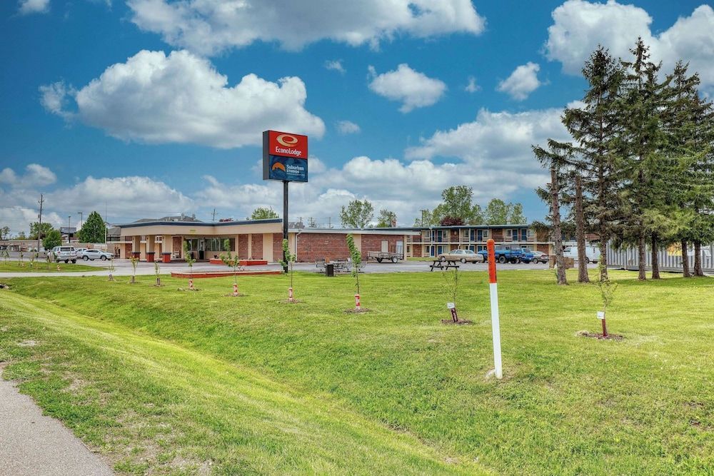 Econo Lodge Neenah 1