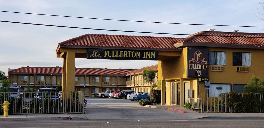 Fullerton Inn - Near Medieval Times 1