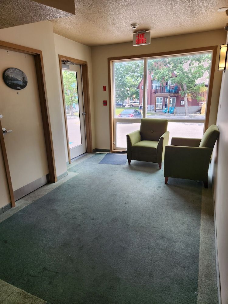 Waterton Lakes Lodge Resort 2