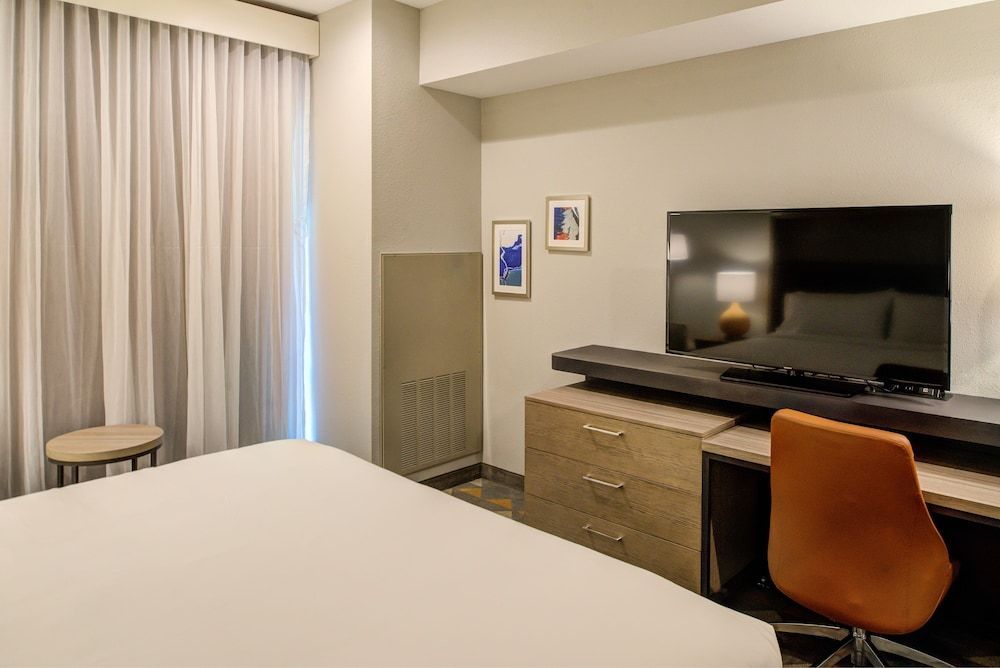 Holiday Inn & Suites HOUSTON WEST - KATY MILLS by IHG 2