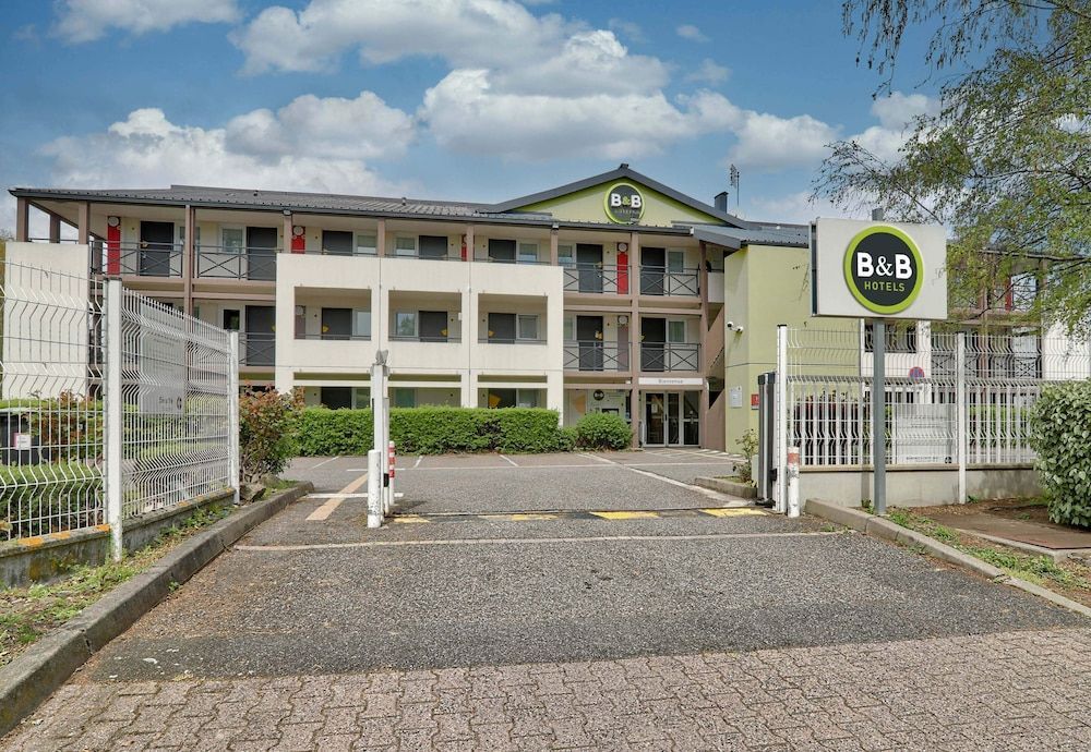 B&B HOTEL Clermont-Ferrand Le Brézet Aéroport 1