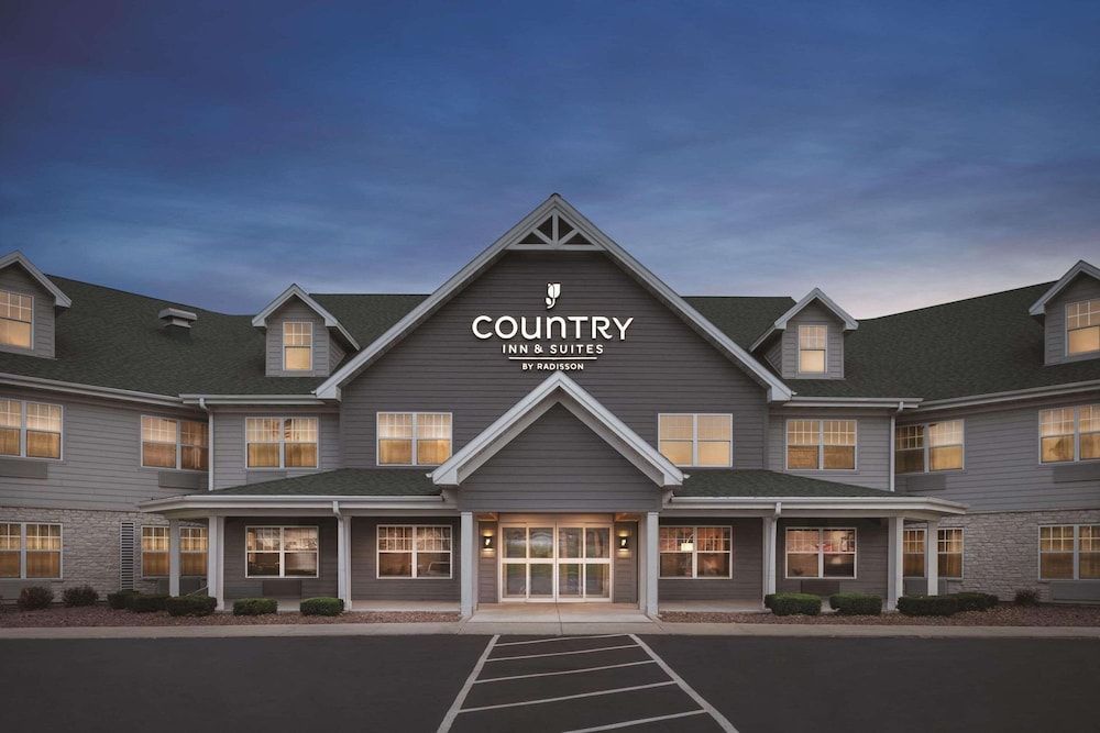 Country Inn & Suites by Radisson, Germantown, WI 1