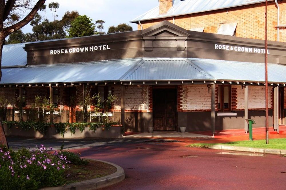Rose & Crown Hotel 1