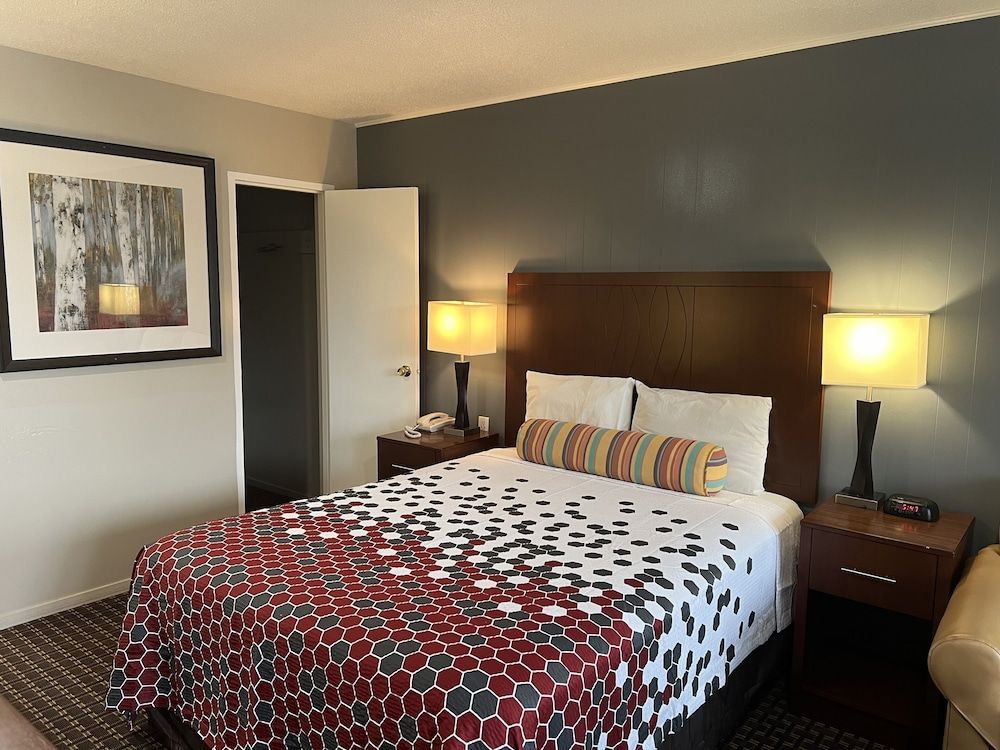 Travelers Inn Eugene University 1
