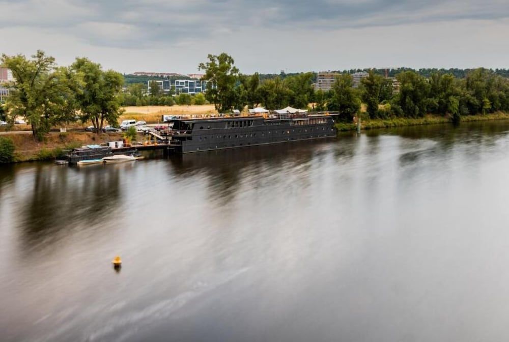 Botel Marina 1