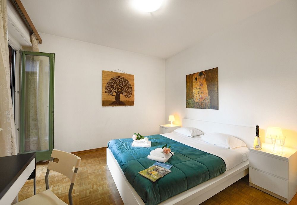 Santiago Home with Lake-View Balconies - Happy Rentals 2