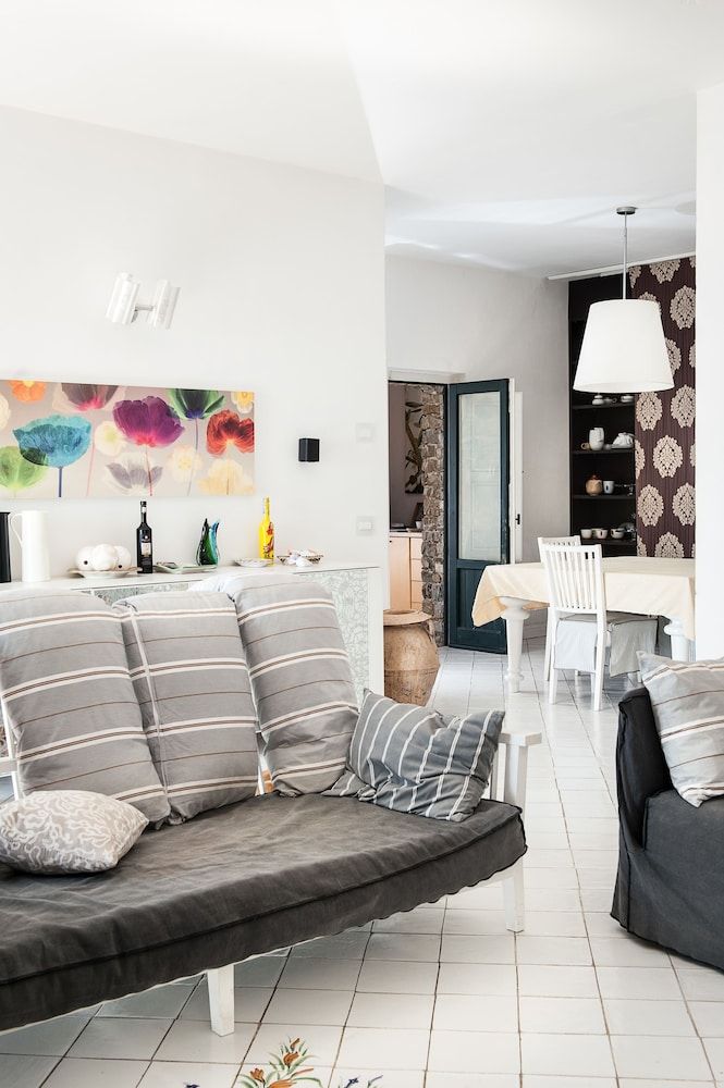 Casale Santa Rosalia Charme Villas and Rooms 2
