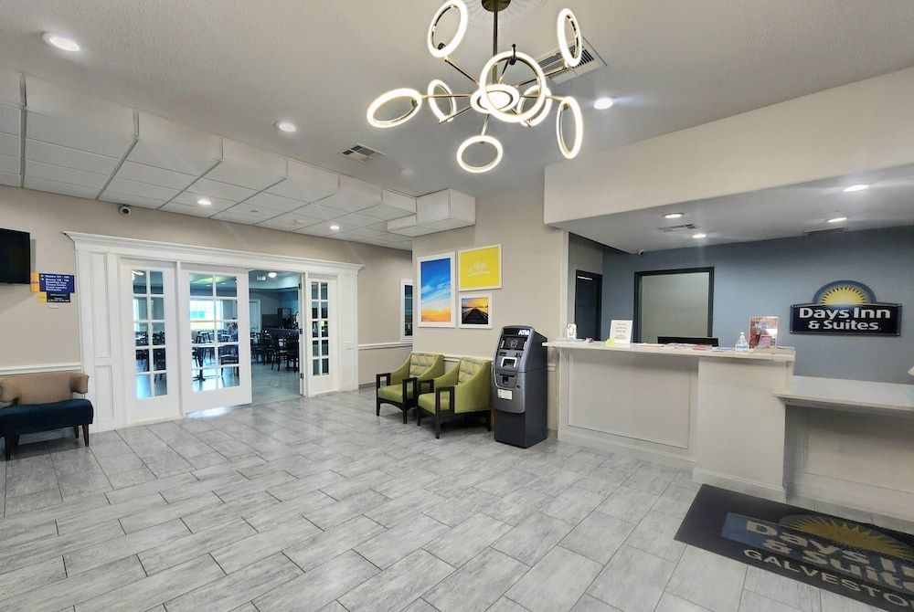 Days Inn & Suites by Wyndham Galveston West/Seawall 2