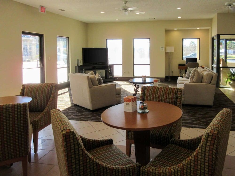 Econo Lodge 2