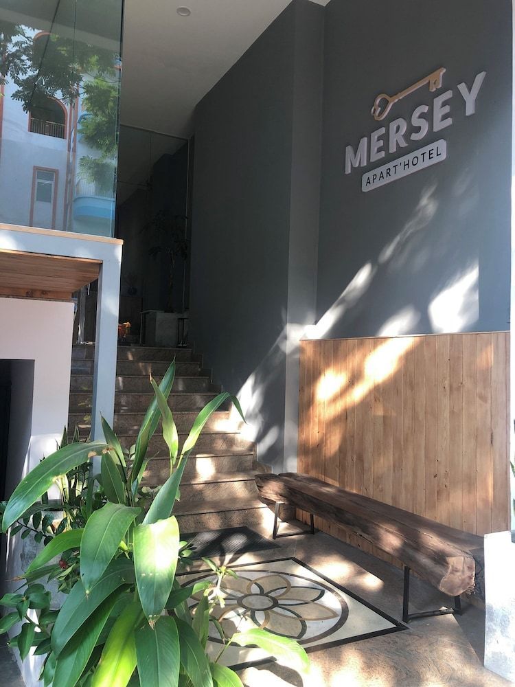 Mersey Central Saigon Apart'Hotel 1